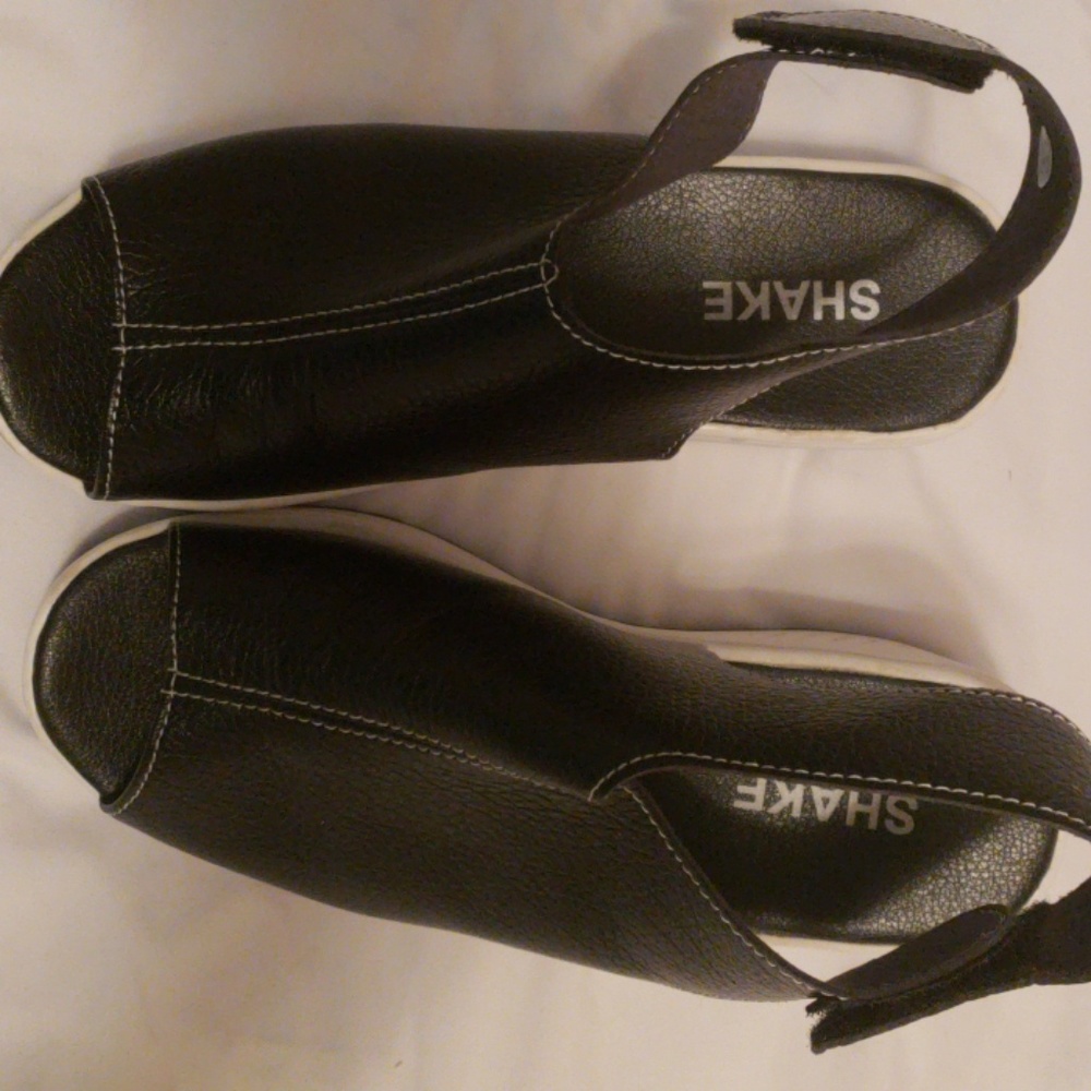 Shake sandals
